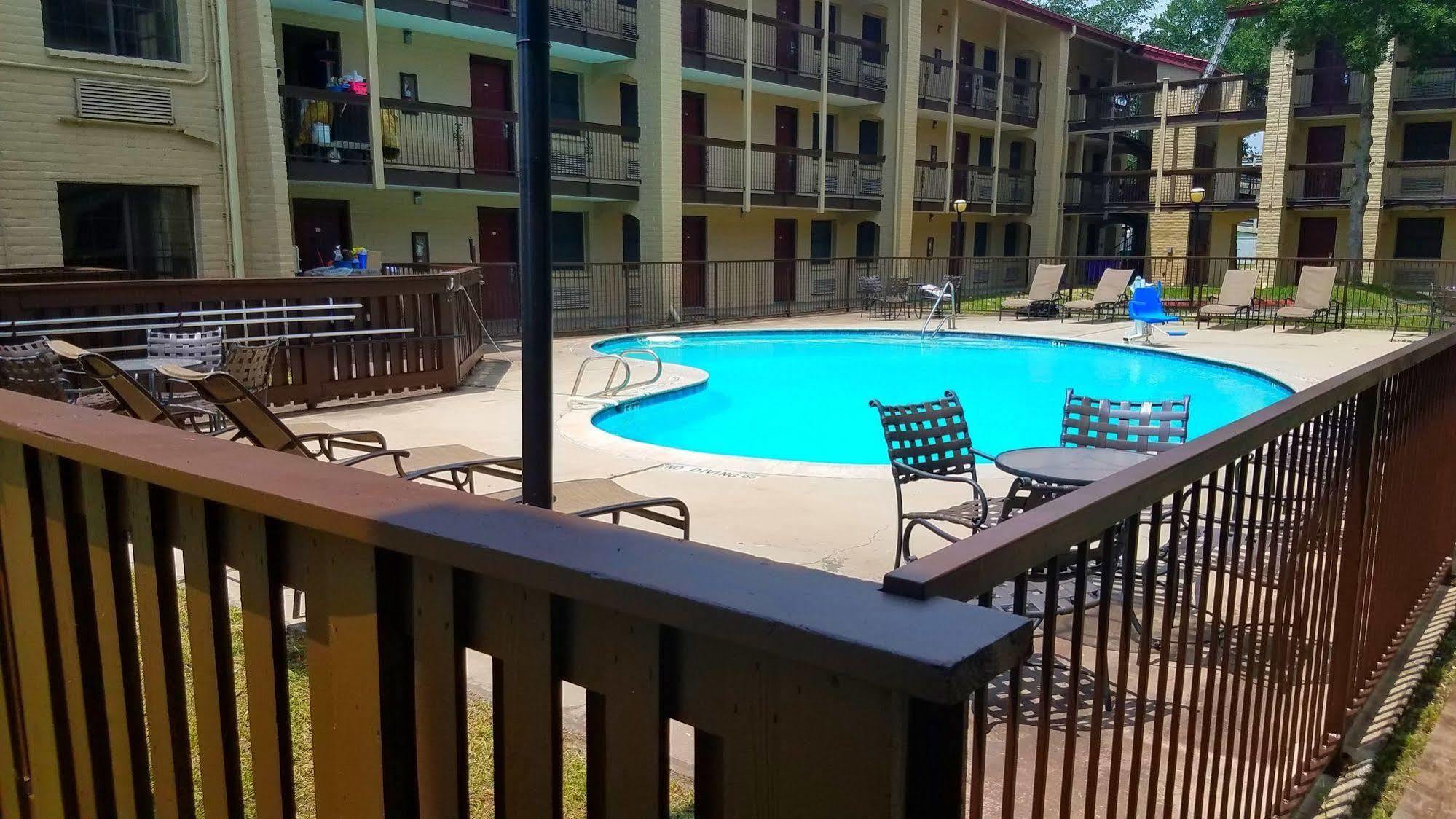 Red Roof Inn & Suites Houston- Hobby Airport Екстериор снимка